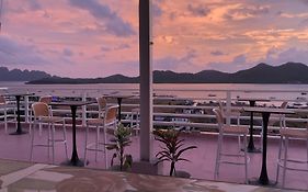 Sunburn Suites And Rooftop Bar